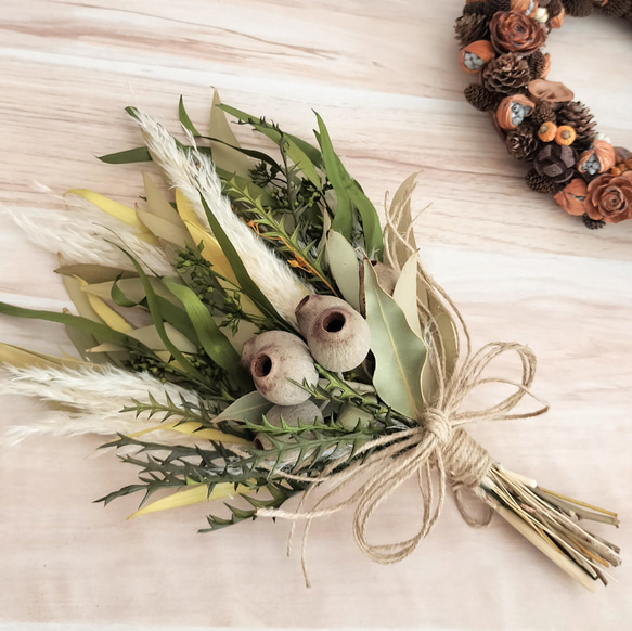 ネイティブフラワーのリース ネイティブフラワーとパンパスグラス