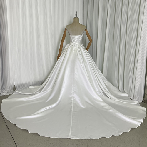 送料無料！ウェディングドレス 取り外し袖 光沢サテン ふっくら柔らか