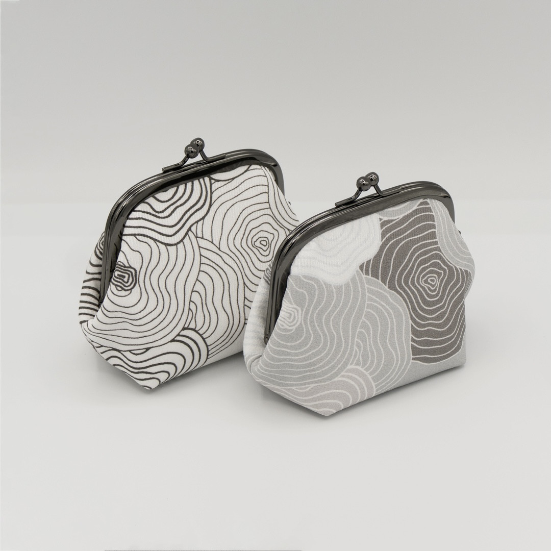 京友禅　がま口ポーチ『ONE TONE』　椿　モノトーン