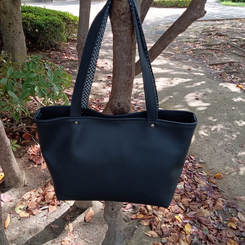 シンプルトートバッグ 合皮と生地のコラボ 毎日の生活に欠かすことが