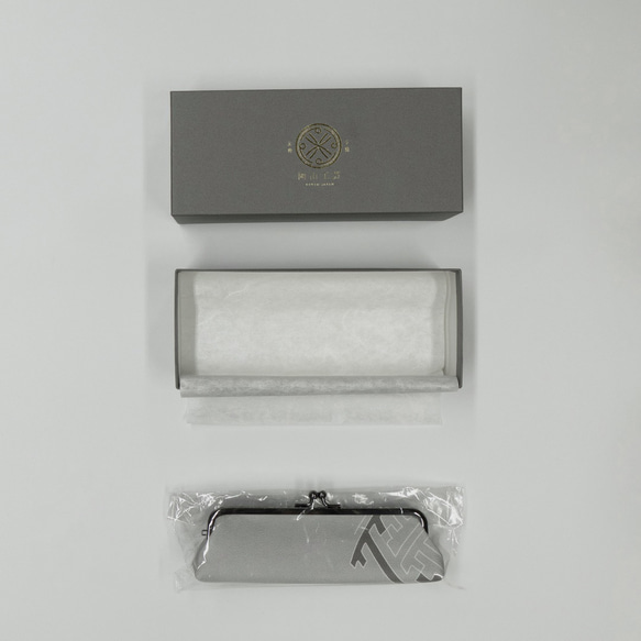 京友禅　がま口ペンケース（眼鏡ケース）『ONE TONE』　菊　モノトーン 11枚目の画像