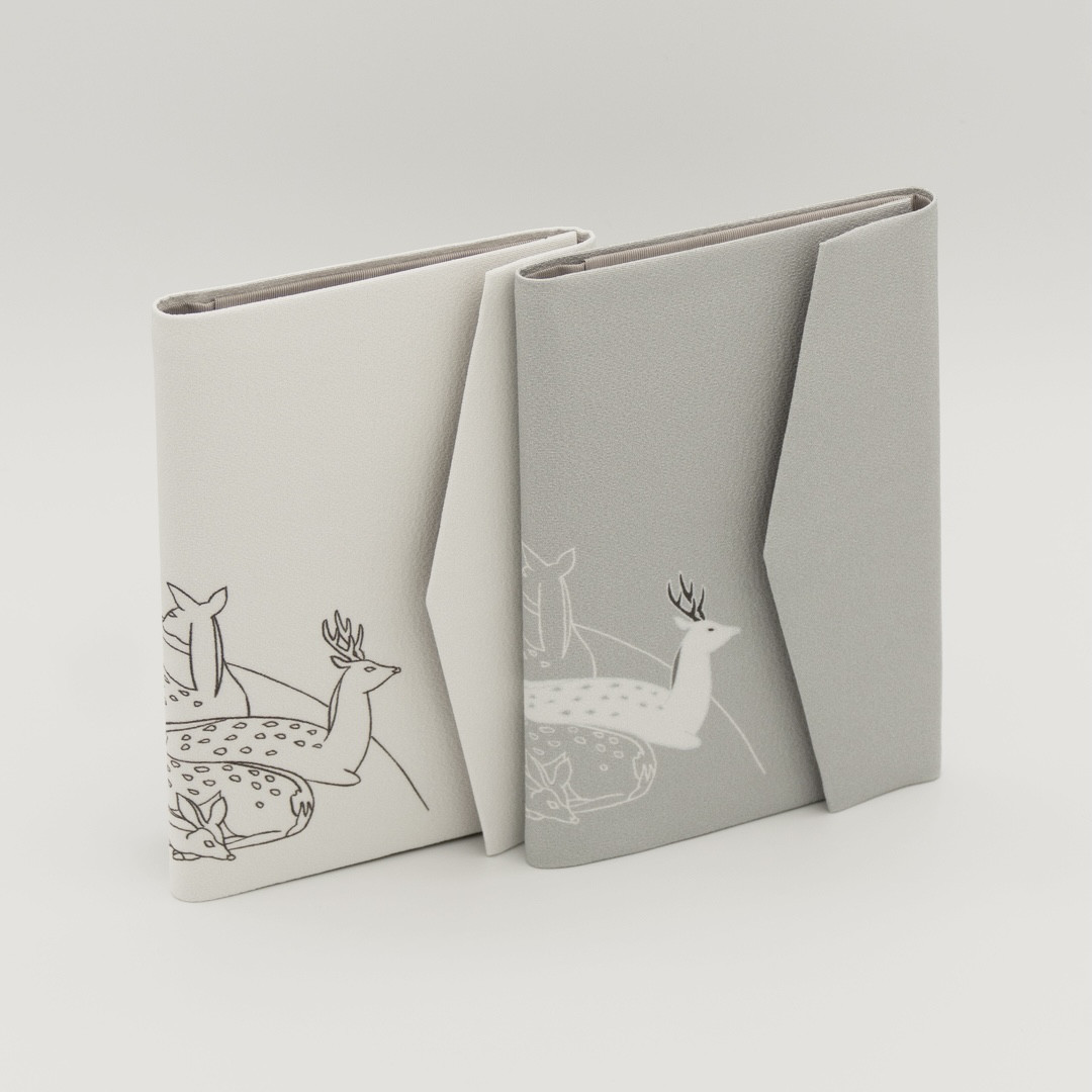 京友禅　お薬手帳ケース『ONE TONE』　鹿　モノトーン