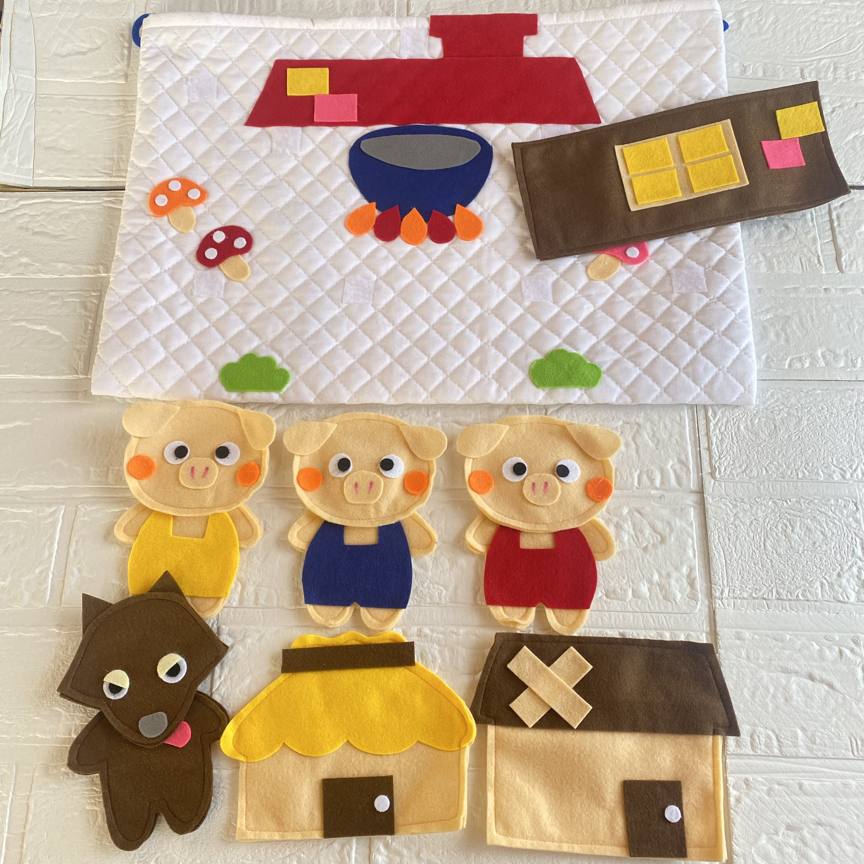 エプロン　さんびきのこぶた　シアター