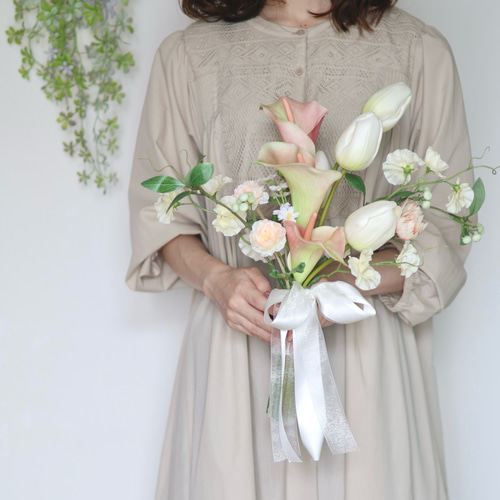 アーティシャルフラワー韓国風ブーケブートニア付き