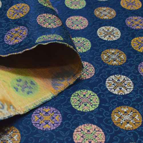 御召 両面織 唐草模様×菊模様 正絹 反物 楽天市場】色無地 紋意匠 正倉院葡萄唐草文 御召茶【反物1反