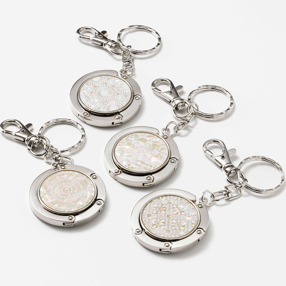 天然貝バッグハンガー ★ ソリッドホワイト 〔バッグチャーム付き〕 螺鈿アート ｜ ギフト・プレゼントにおすすめ 1枚目の画像