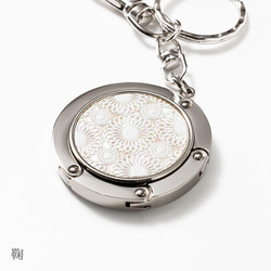 天然貝バッグハンガー ★ ソリッドホワイト 〔バッグチャーム付き〕 螺鈿アート ｜ ギフト・プレゼントにおすすめ 7枚目の画像