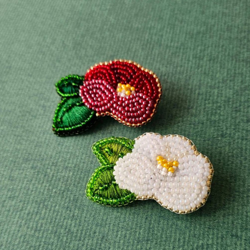 音楽家ビーズ刺繍ブローチ 音楽家 ビーズ刺繍ブローチ バッハ？ 匿名配送 - メルカリ