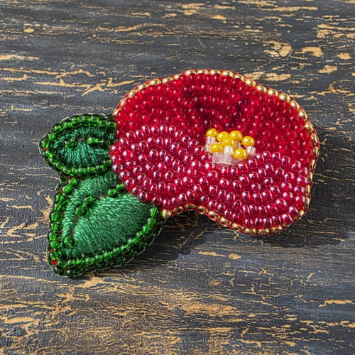 椿 ブローチ ビーズ刺繍 ブローチ TAKAYO 通販 18384166｜Creema