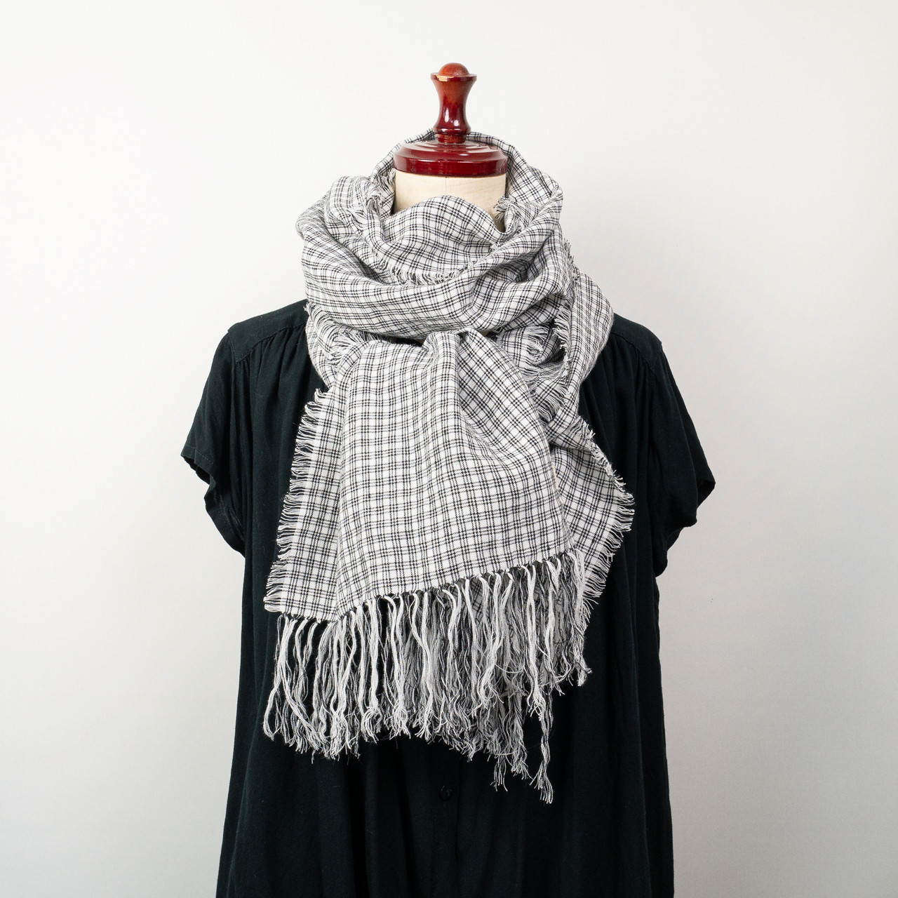 チェックリネンのフリンジストール【白×黒・206×35】