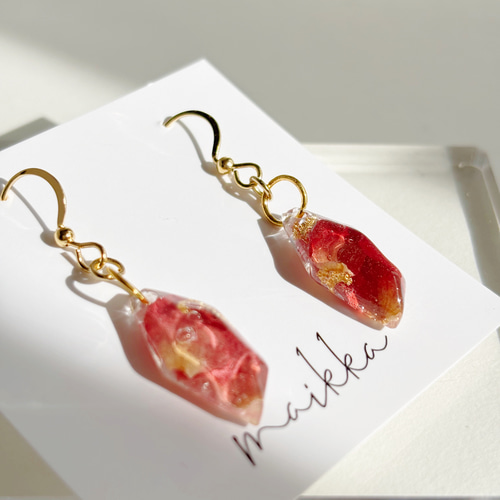 上品 バラの花びらのレジンピアス イヤリング ピアス（フック ピアス