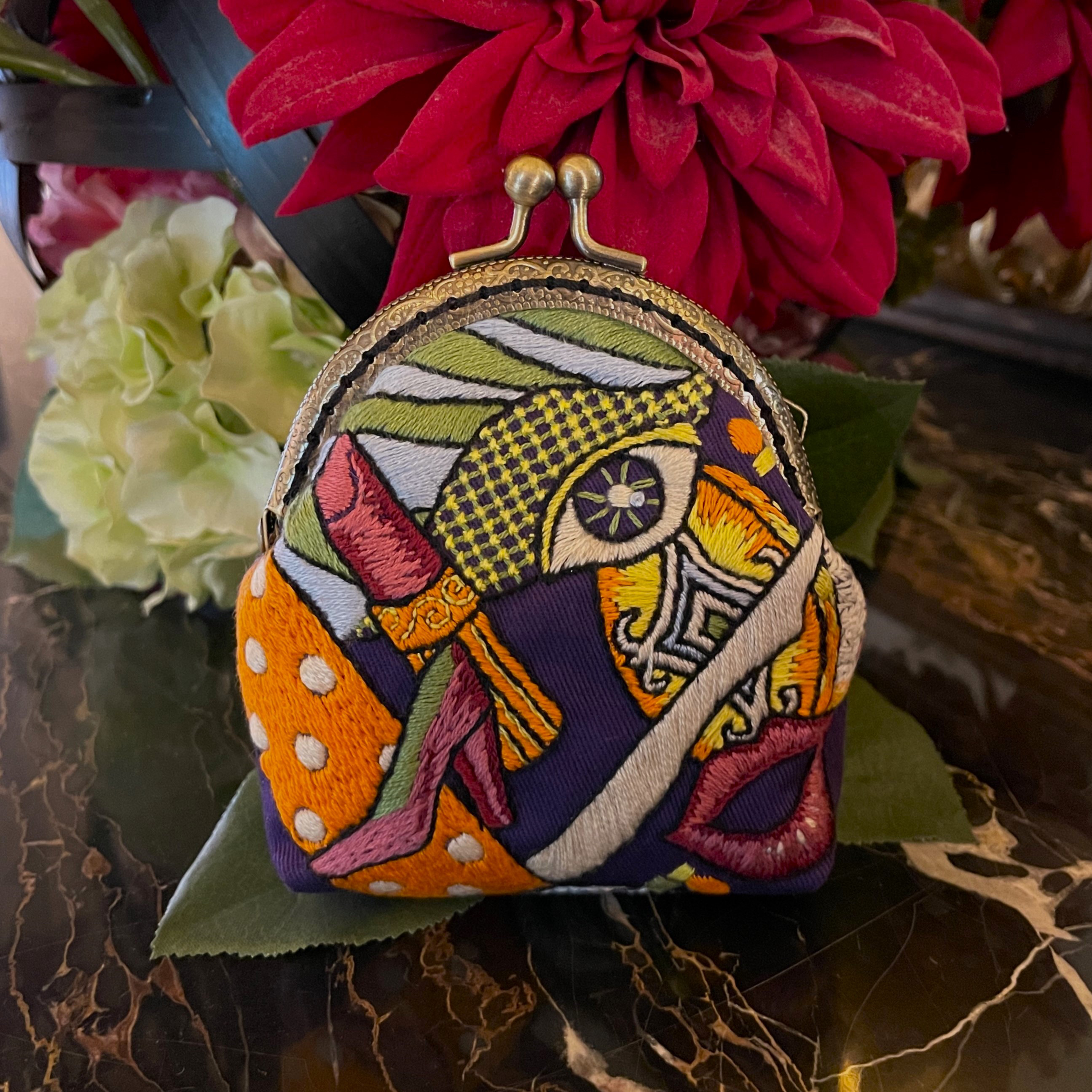 手刺繍がま口ポーチ＊予感 小がま口