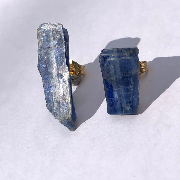 一点もの】 カイヤナイト 原石 14kgfピアス 鉱物 天然石 ハンドメイド