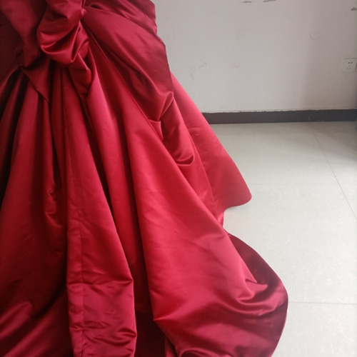 人気上昇！カラードレス ボルドー色 ベアトップ 取り外し袖 ふっくら  