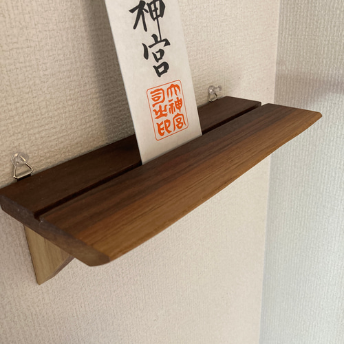 耳付き無垢材 壁掛け棚 飾り棚 小物置 鍵置 写真立 お札立 神棚