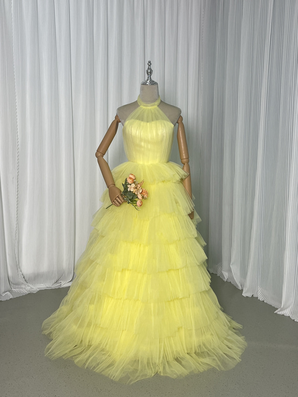 送料無料！カラードレス イエロー ホルターネック 柔らかく重ねた  