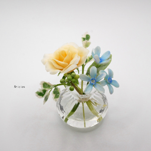 ちょこんとさん。置くだけ♪美しいを貴方に✿クレイフラワー バラ NO