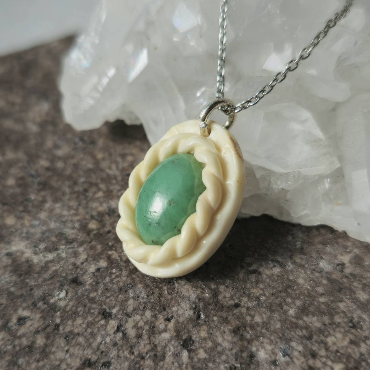 鹿の角 ハイドログロッシュラーガーネットのネックレス