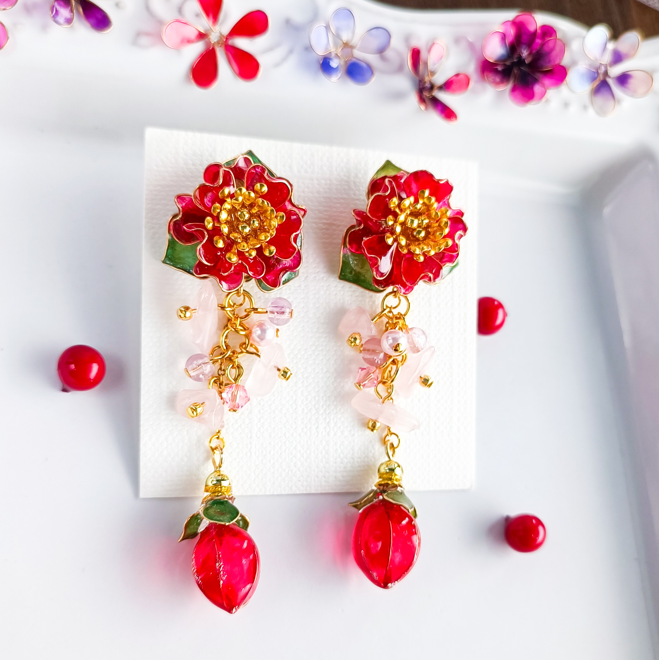 深紅の花 大ぶり Camellia bud 天然石（ローズクォーツ） 椿　蕾 サージカルステンレス 2way