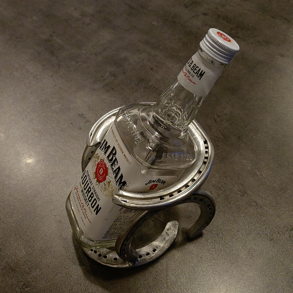 アルミ製 おしゃれな馬の蹄鉄(ホースシュー) ボトルスタンド 棚