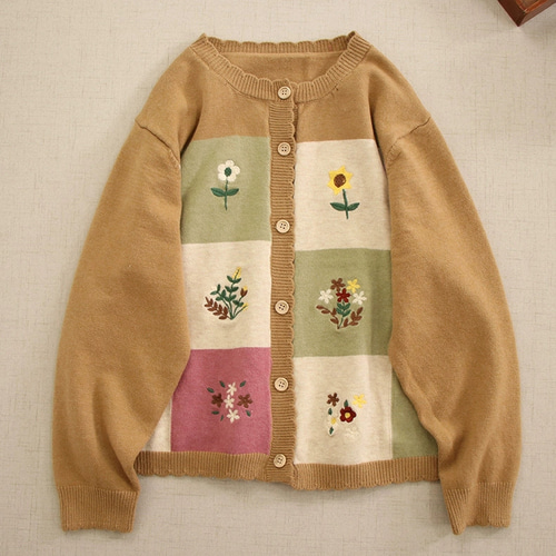 TOMATSU BOUTIQUE 花モチーフオレンジカーディガン 秋の新作☆ニットカーディガン☆かわいい花柄】丸ネック