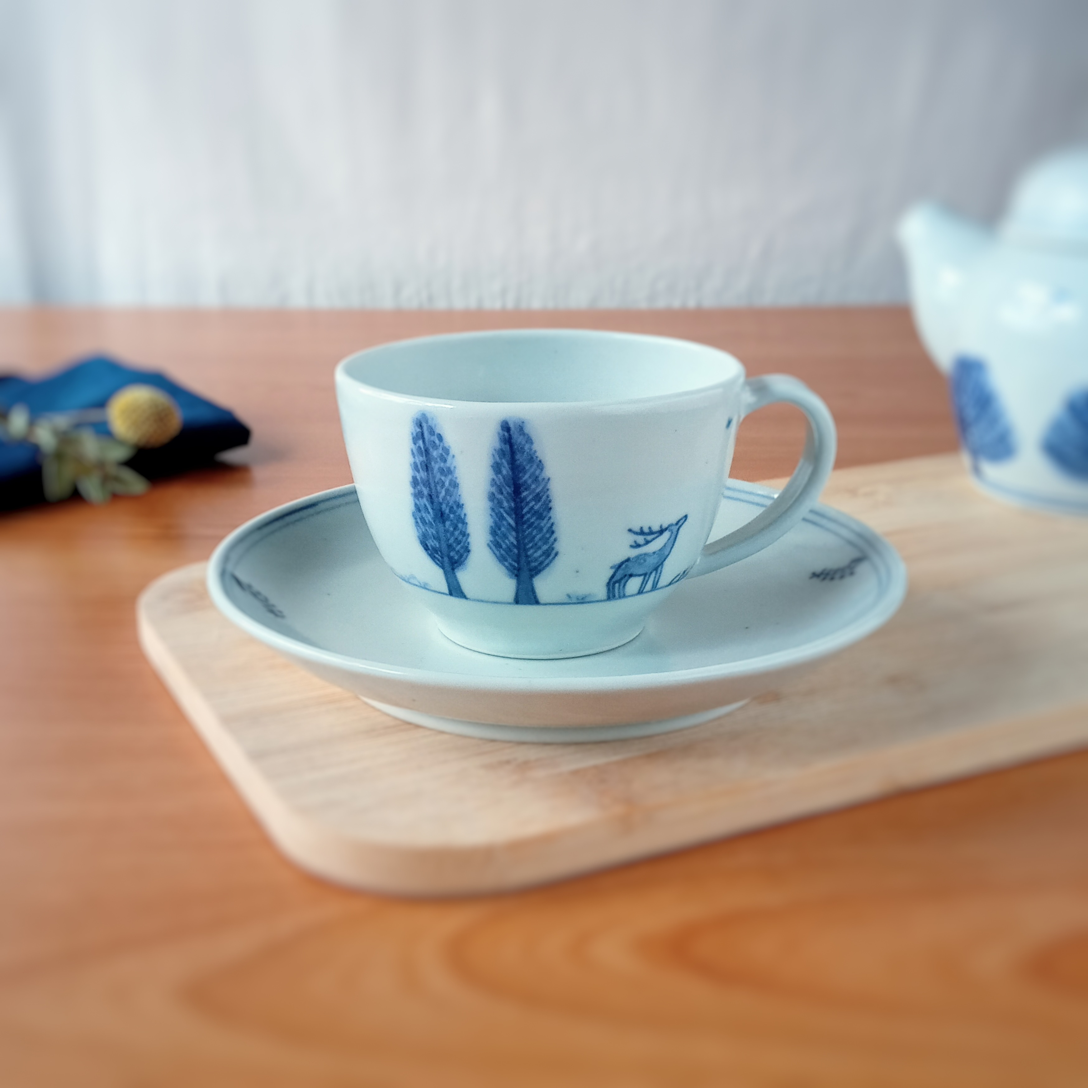 木々に鹿 カップ&ソーサー