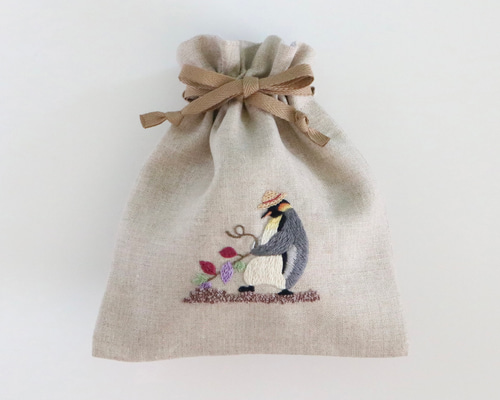 ペンギンのお芋掘り 手刺繍巾着袋 ［受注制作］ ポーチ Chalet