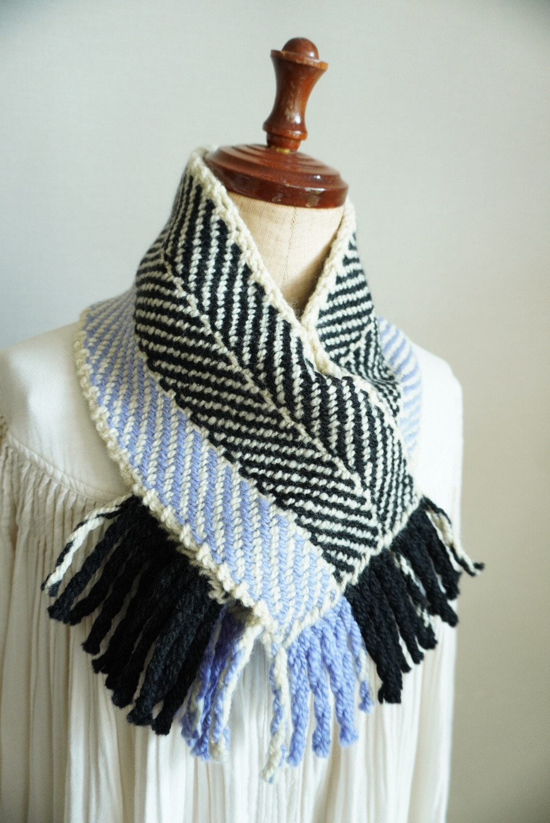 ホームスパン Herring boneちびマフラー 黒×紫