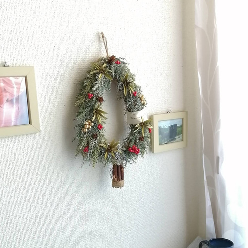 Xmas】壁掛けのクリスマスツリー型リース 造花 フェイク インテリア