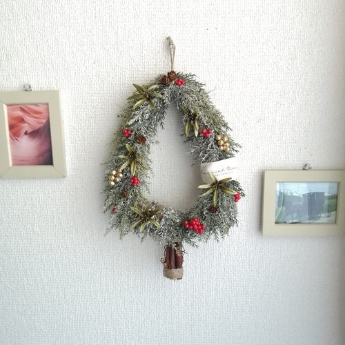 【美品】お洒落Xmas/クリスマスツリー リース オーナメント/造花/装飾一式 Xmas】壁掛けのクリスマスツリー型リース 造花 フェイク インテリア