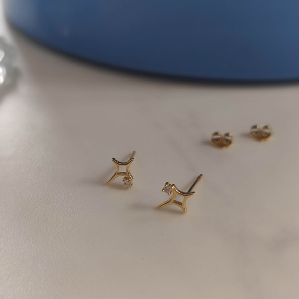 ◇さり気ない輝き星CZダイヤピアス つけっぱなし 極細 華奢 金属