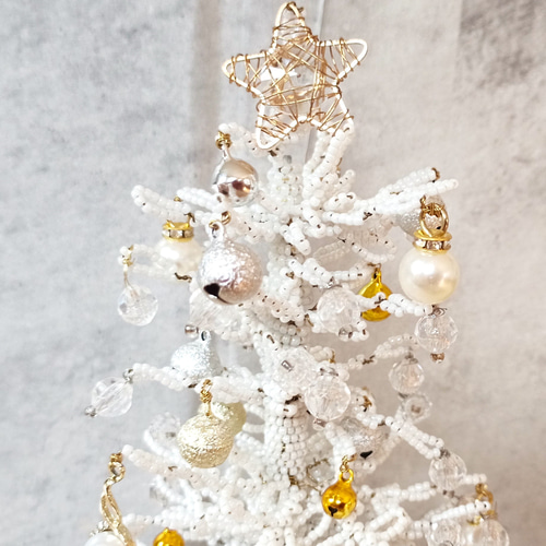 ホワイトクリスマスツリー 高さ23cm ゴージャスなホワイト＆ゴールド
