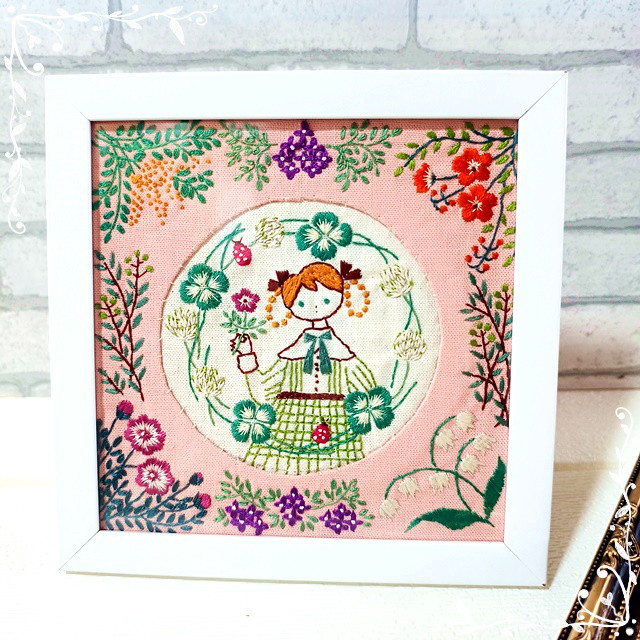 【手刺繍】フェリシモキットお花と女の子飾り
