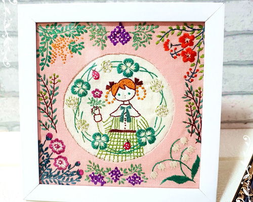 手刺繍】フェリシモキットお花と女の子飾り フォトフレーム