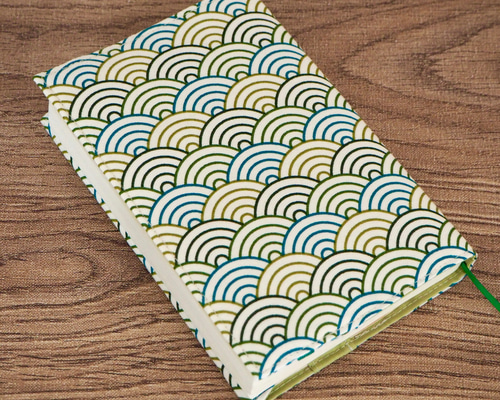 文庫本】ゴムバンド栞付ブックカバー 手帳カバー ☆青海波 グリーン系