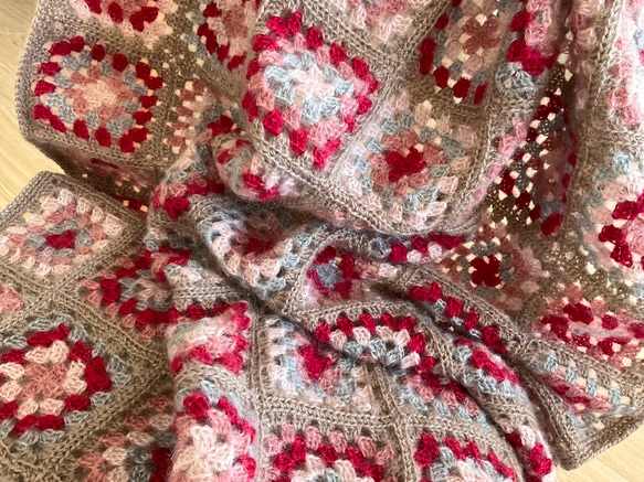 モヘヤのブランケット　ひざ掛け　モチーフ　グラニースクエア 3枚目の画像