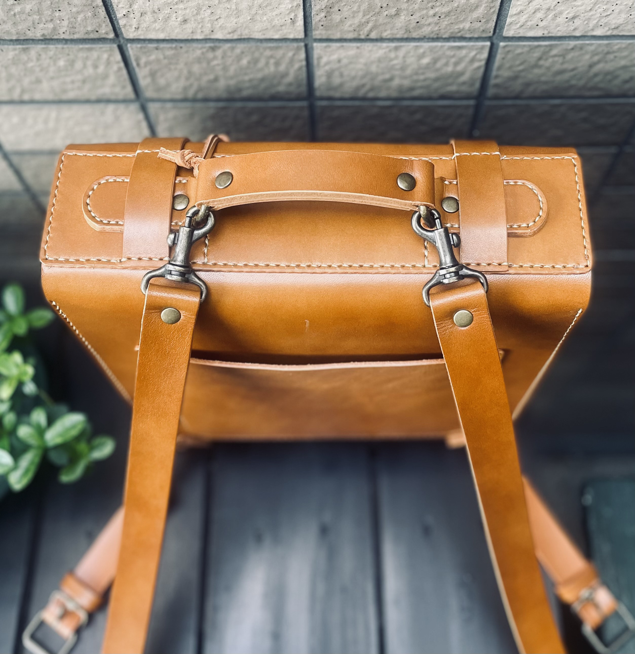 《　30%OFF  》　ヌメ革　リュック　キャメル　手縫い　☆送料無料