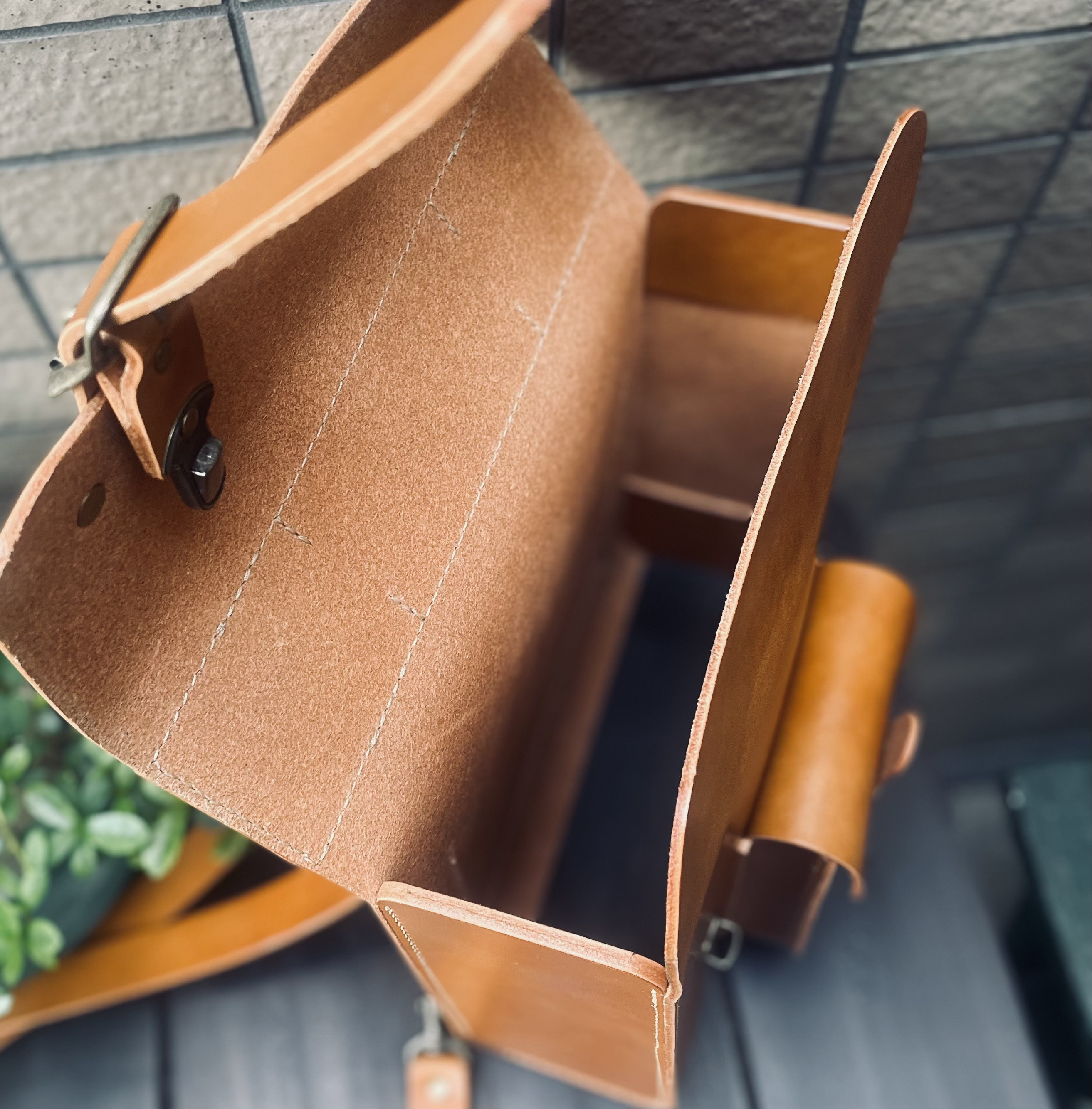 《　30%OFF  》　ヌメ革　リュック　キャメル　手縫い　☆送料無料