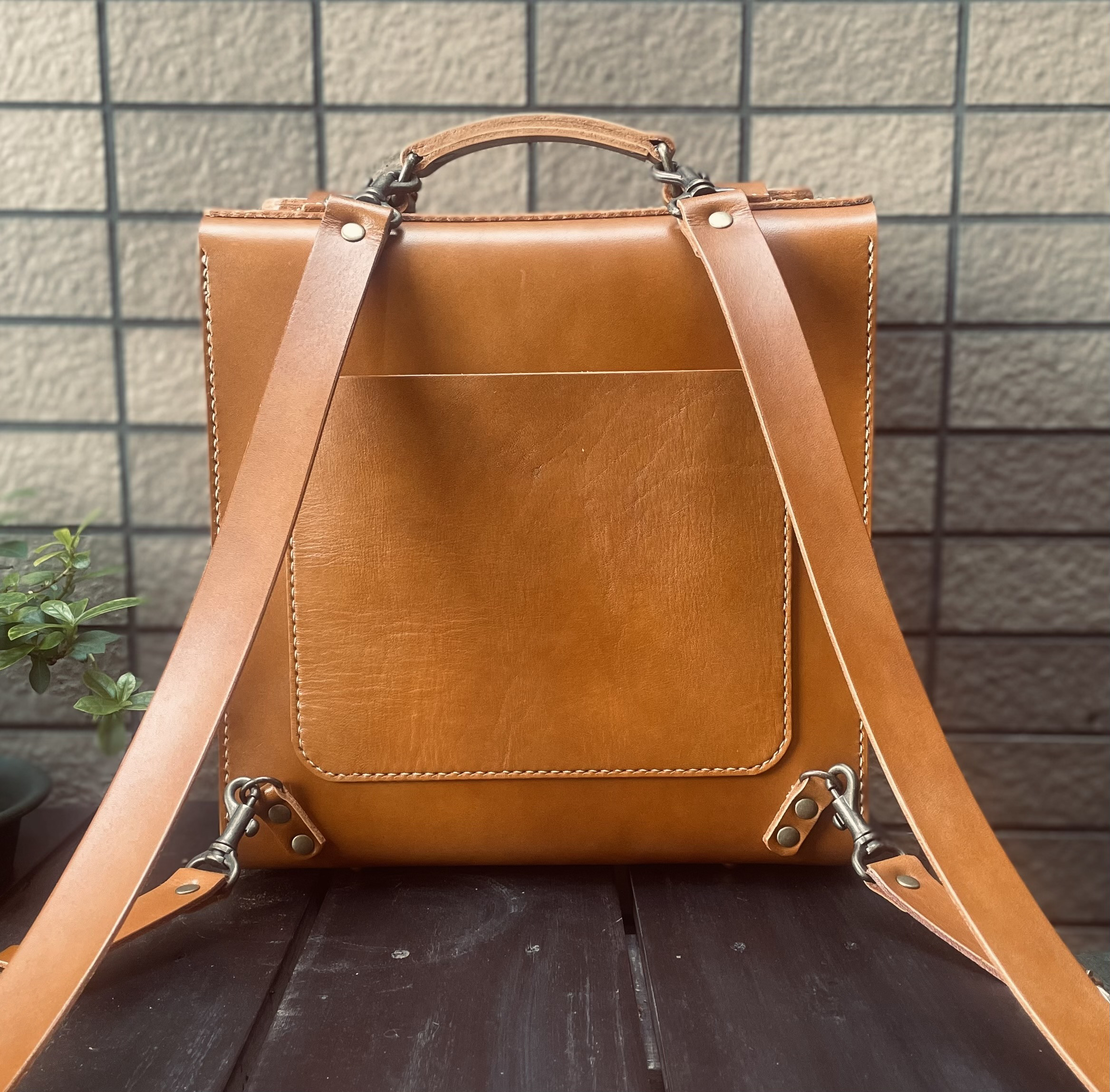 《　30%OFF  》　ヌメ革　リュック　キャメル　手縫い　☆送料無料