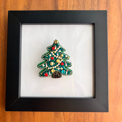 クリスマスツリーのビーズ刺繍ブローチ ブローチ achiacane