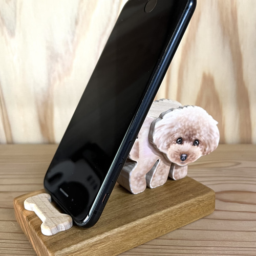 トイプードルのスマホスタンド【君は放物線を見たか？】 スマホ