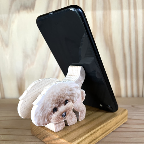 トイプードルのスマホスタンド【君は放物線を見たか？】 スマホ