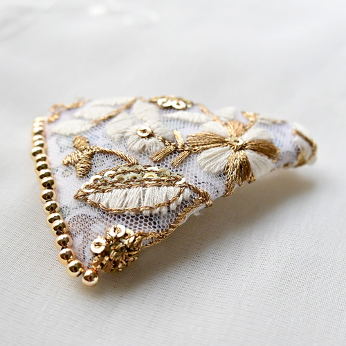 キラキラゴールド ブラックorホワイト インド刺繍リボンの三角