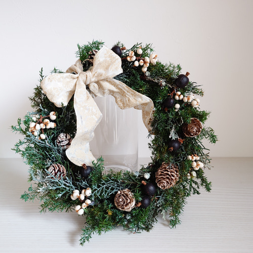 針葉樹と木の実のクリスマスリース 森のナチュラルリース