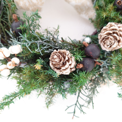 針葉樹と木の実のクリスマスリース 森のナチュラルリース
