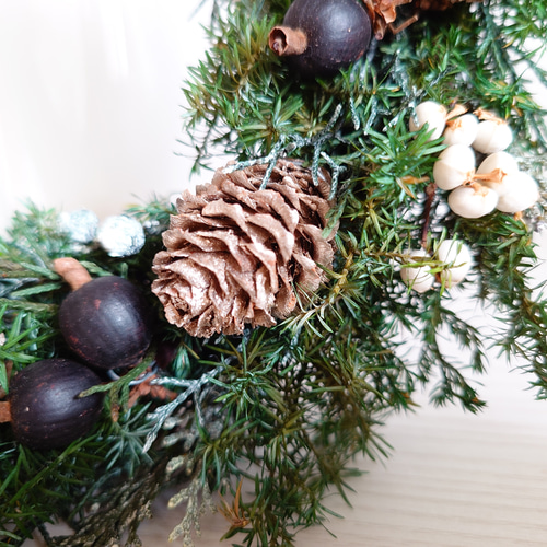 針葉樹と木の実のクリスマスリース 森のナチュラルリース プリザーブド