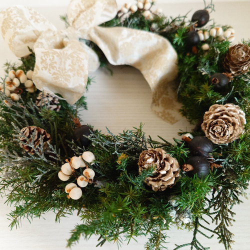 針葉樹と木の実のクリスマスリース 森のナチュラルリース プリザーブド