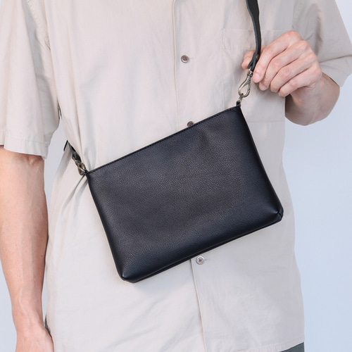 scye レザーサコッシュ サイ SCYE パテントレザー ショルダーバッグ ブラック Scye サイ パテントレザー サコッシュ 3319- [ scye レザーサコッシュ