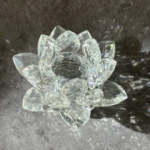 サンキャッチャー♡ハンドメイド「ガラスの花びら♡」 高品質☆運気UP☆蓮（ロータス）☆サンキャッチャー☆クリスタルガラス