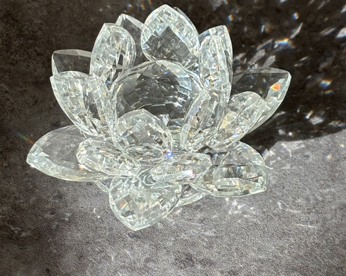 サンキャッチャー♡ハンドメイド「ガラスの花びら♡」 高品質☆運気UP☆蓮（ロータス）☆サンキャッチャー☆クリスタルガラス